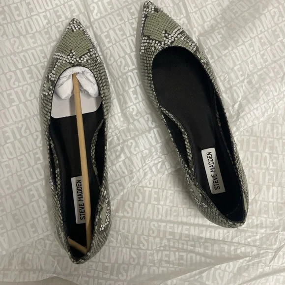 Steve Madden Green Snakeskin Women's flat pointed toe size 8.5 New no box.R14 - Picture 2 of 6